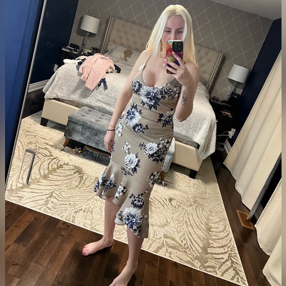 Midi dress with floral pattern - Picture 5 of 6